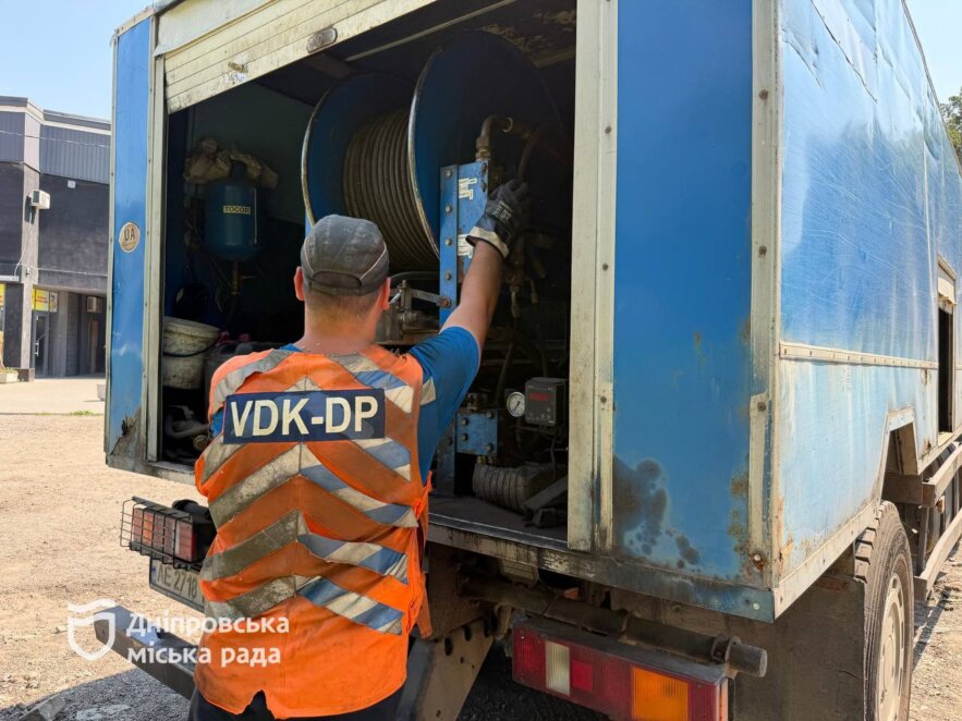 24/7 у Дніпрі аварійні бригади забезпечують стабільну роботу водогонів і каналізації