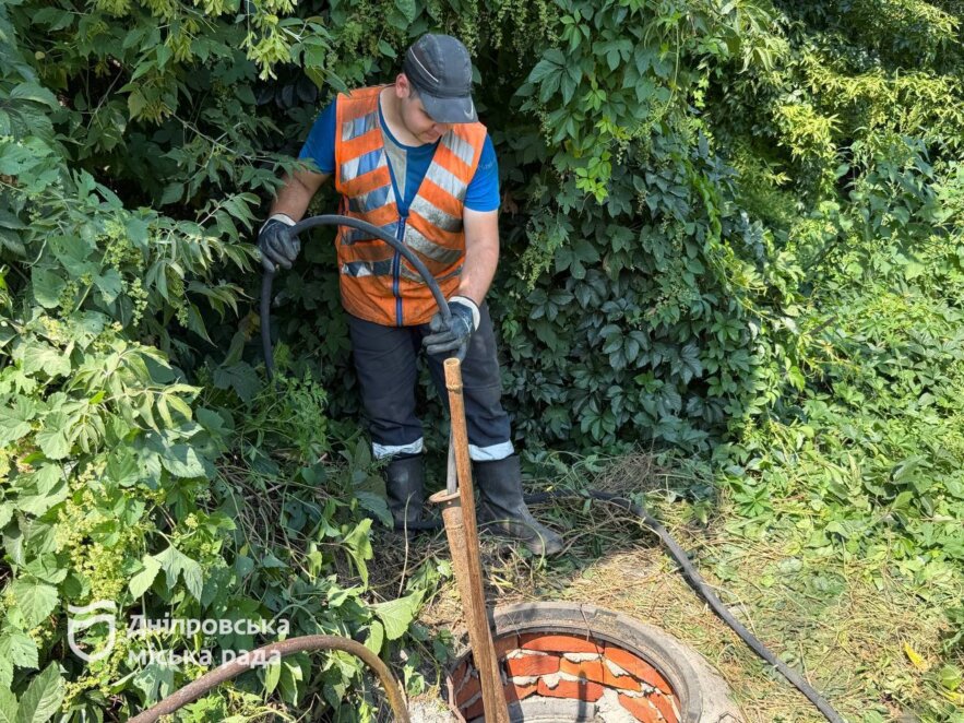 24/7 у Дніпрі аварійні бригади забезпечують стабільну роботу водогонів і каналізації