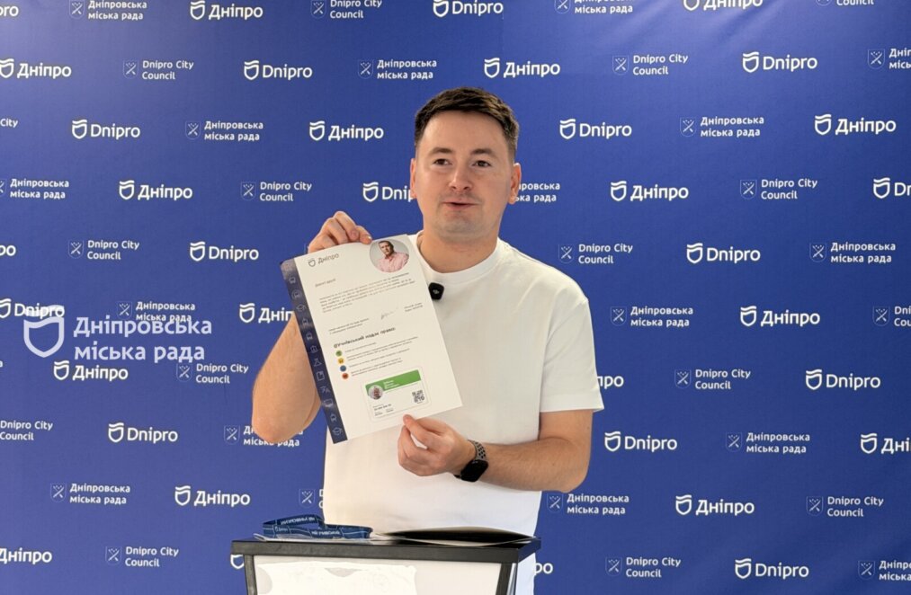 Школа починається з «єДніпро»: дніпровські першокласники отримали цифрові учнівські квитки ще до 1 вересня