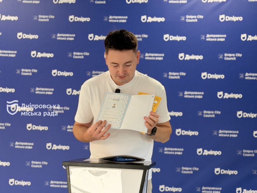 Школа починається з «єДніпро»: дніпровські першокласники отримали цифрові учнівські квитки ще до 1 вересня