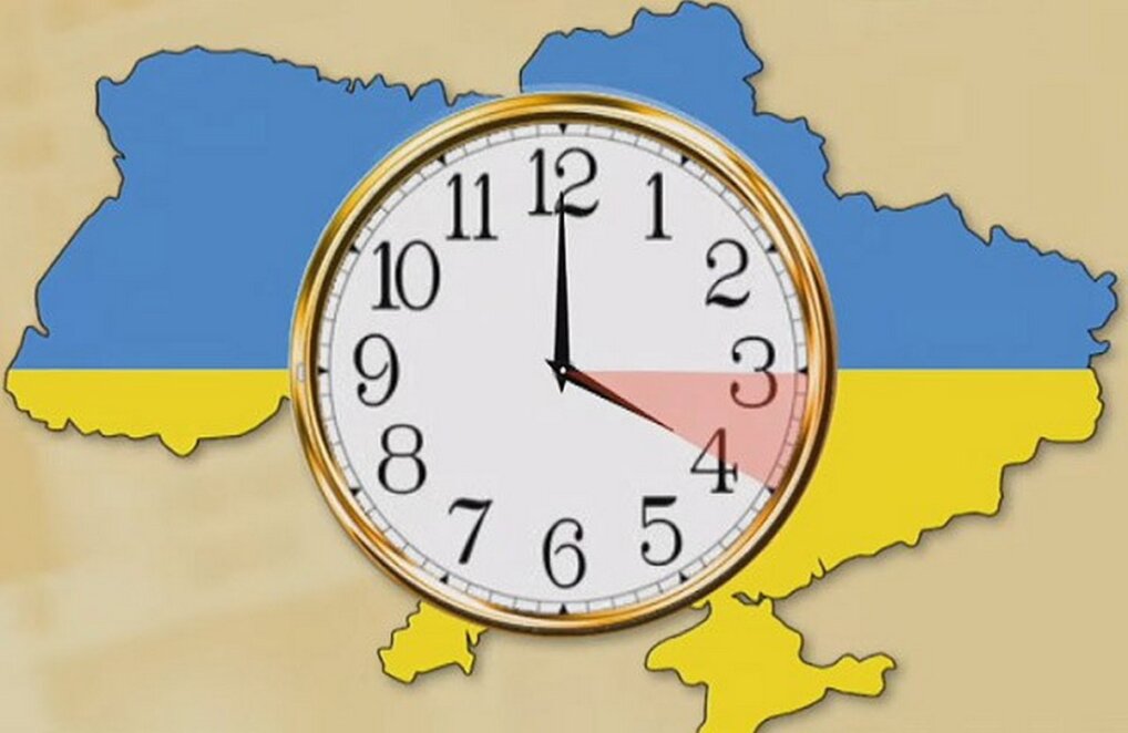 Коли переводити годинники на зимовий час в Україні у 2026 році