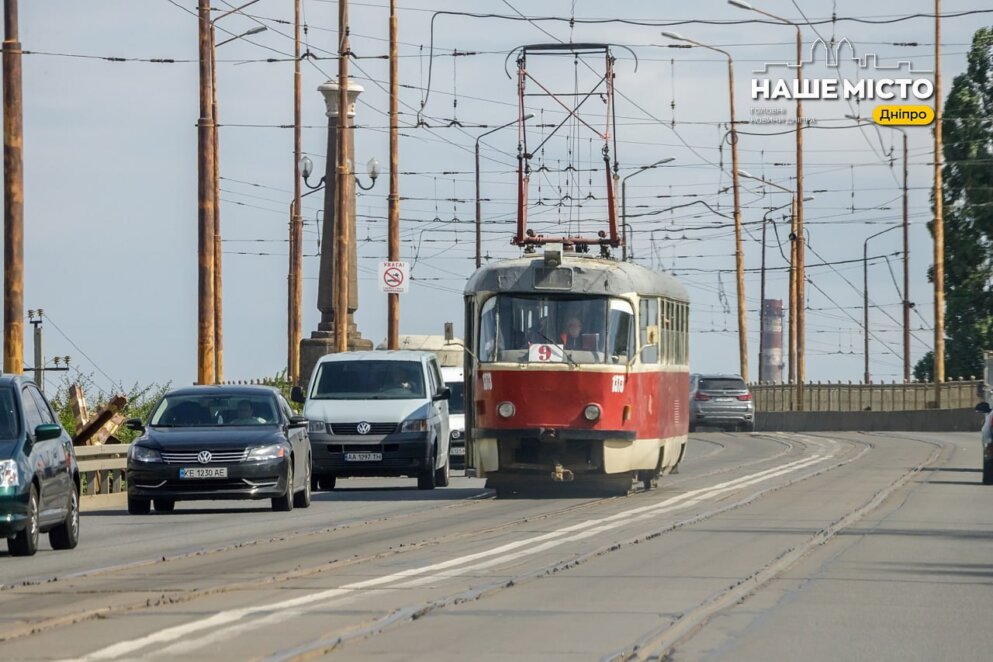 Як у Дніпрі курсує громадський транспорт 30 серпня