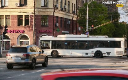 Как в Днепре курсирует общественный транспорт 26 августа
