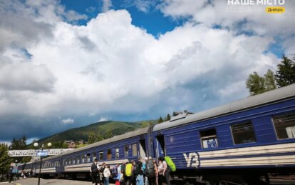 «Укрзалізниця» тимчасово закрила продаж квитків з Дніпра на захід України