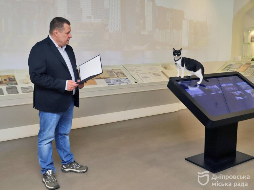 Філатов вручив нагороди командам ветеринарних лікарів, чиї клініки постраждали, але відновили роботу після російських ударів