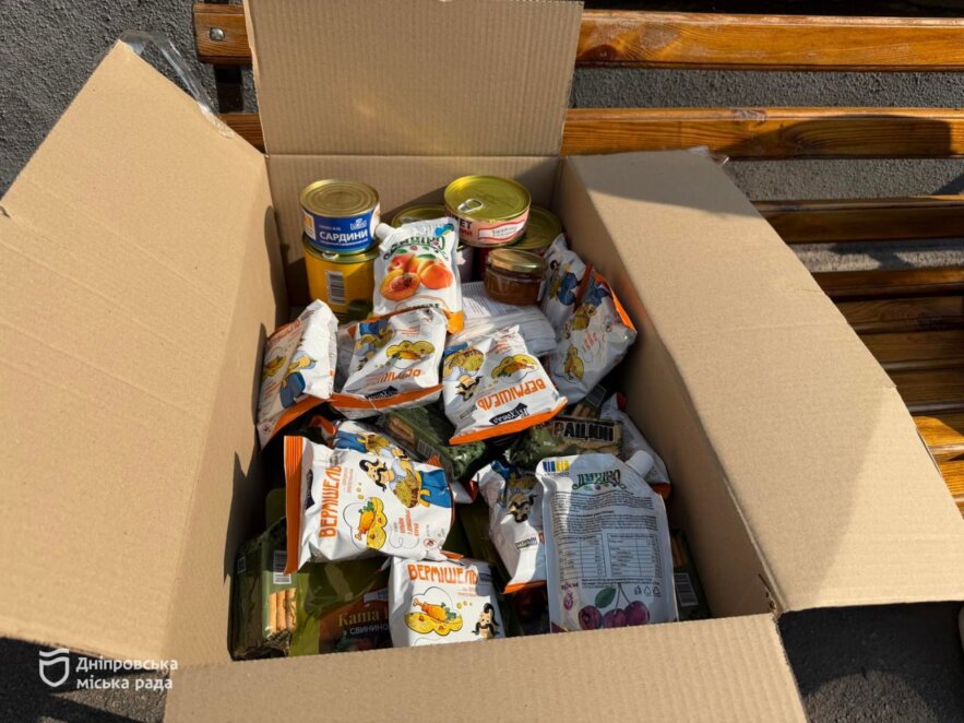 ОФІЦІЙНО                У Дніпрі продовжують безкоштовно видавати набори продуктів харчування гостям міста (ВПО)