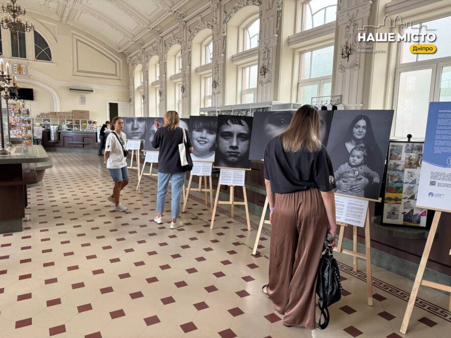 ЕКСКЛЮЗИВ
                                У Дніпрі відкрилася фотовиставка «Ниточка. Трансформація замість зламності» про дітей, чиє життя змінила війна
