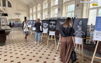 У Дніпрі відкрилася фотовиставка «Ниточка. Трансформація замість зламності» про дітей, чиє життя змі...