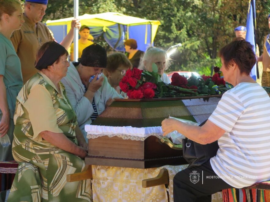 У Жовтих Водах провели в останню путь військового