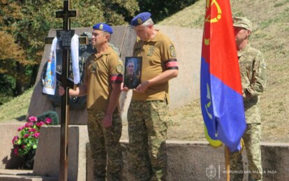 У Жовтих Водах провели в останню путь військового