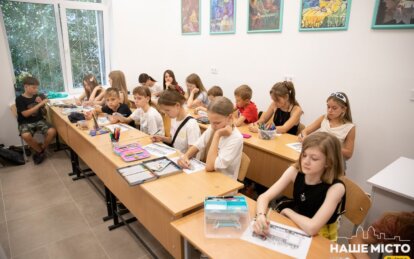В Днепре ко Дню Независимости Украины открылась выставка детских рисунков
