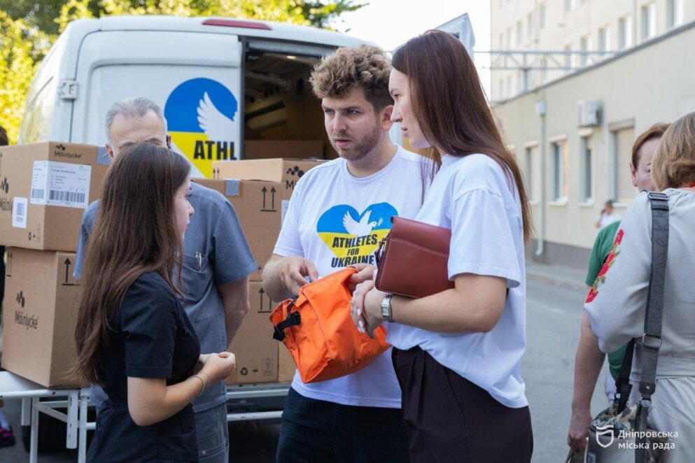 ОФІЦІЙНО                Сучасне обладнання та матеріали для операцій: німецький фонд передав допомогу лікарні Дніпра