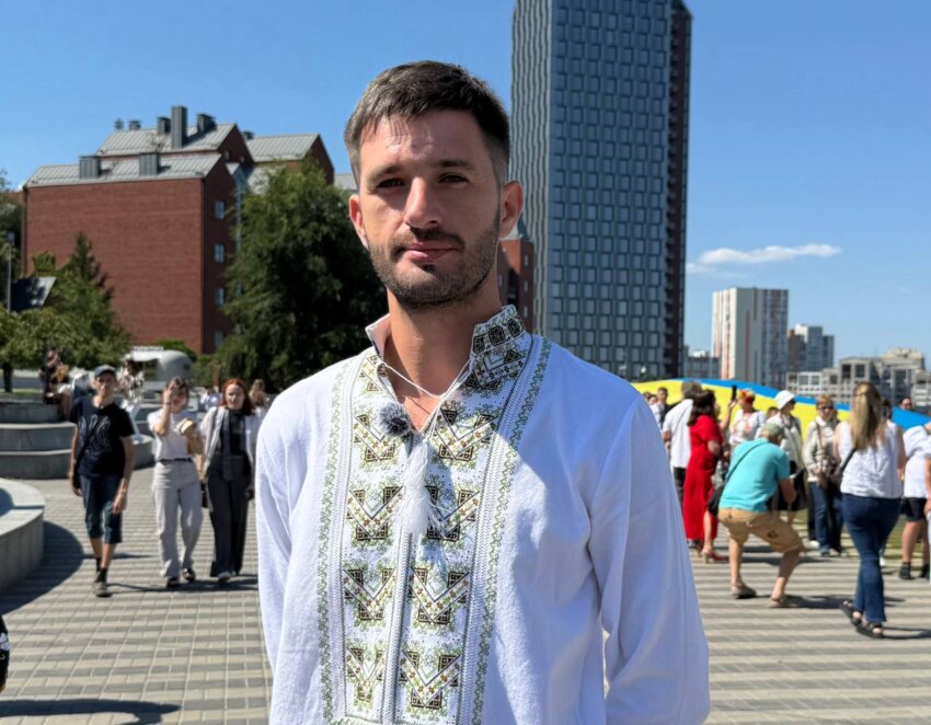 ЕКСКЛЮЗИВ
ОФІЦІЙНО                «Крила єдності»: у Дніпрі до Дня Незалежності пройшли містом із 50-метровим прапором