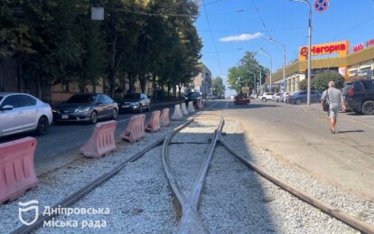 У Дніпрі зміцнюють транспортну інфраструктуру: завершено капітальний ремонт трамвайної колії на проспекті Науки