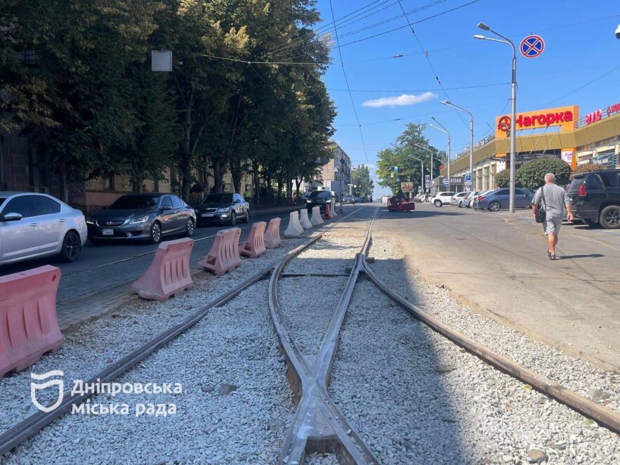 ОФІЦІЙНО                У Дніпрі зміцнюють транспортну інфраструктуру: завершено капітальний ремонт трамвайної колії на проспекті Науки