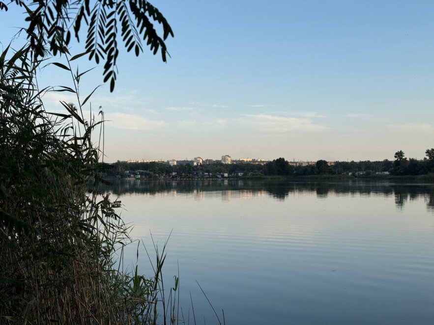 ЕКСКЛЮЗИВ
                                Водяні рослини, острови та кримські сосни: досліджуємо Дніпро на каяках