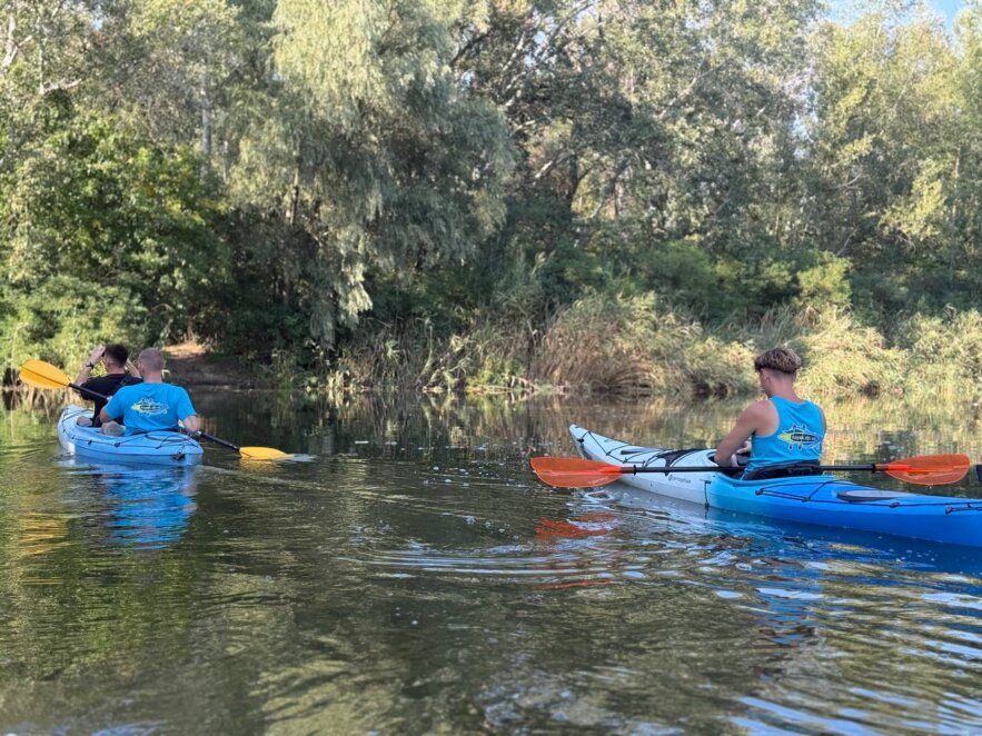 ЕКСКЛЮЗИВ
                                Водяні рослини, острови та кримські сосни: досліджуємо Дніпро на каяках
