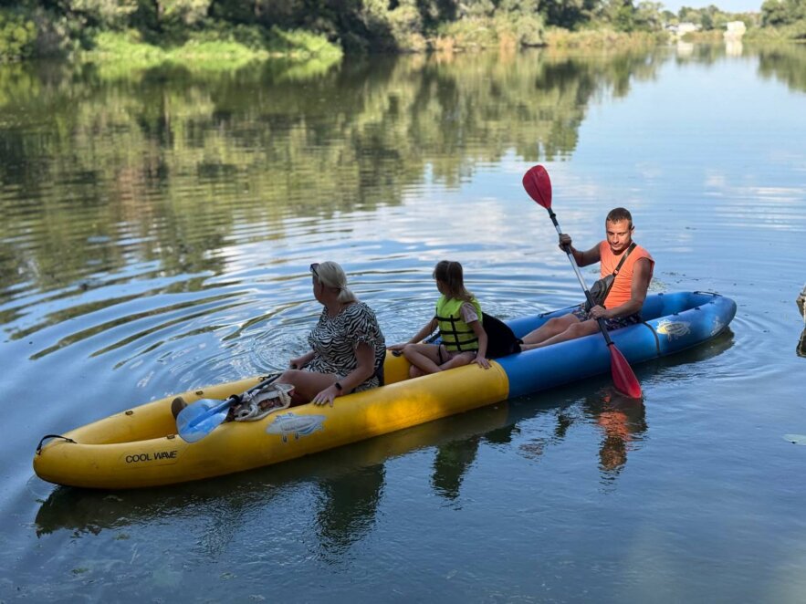 ЕКСКЛЮЗИВ
                                Водяні рослини, острови та кримські сосни: досліджуємо Дніпро на каяках