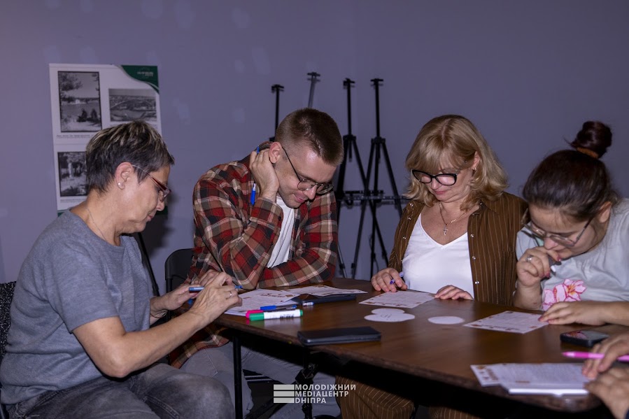 Не просто дати, а людські долі: як дніпровські вчителі вчаться говорити з учнями про трагедію Голодомору