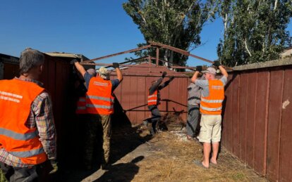 В Днепре демонтировали незаконный «царь-гараж» на улице Каштановой