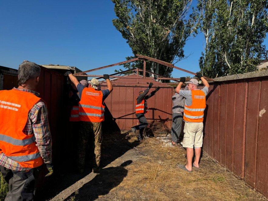 ОФІЦІЙНО                У Дніпрі демонтували незаконний «цар-гараж» по вул. Каштановій