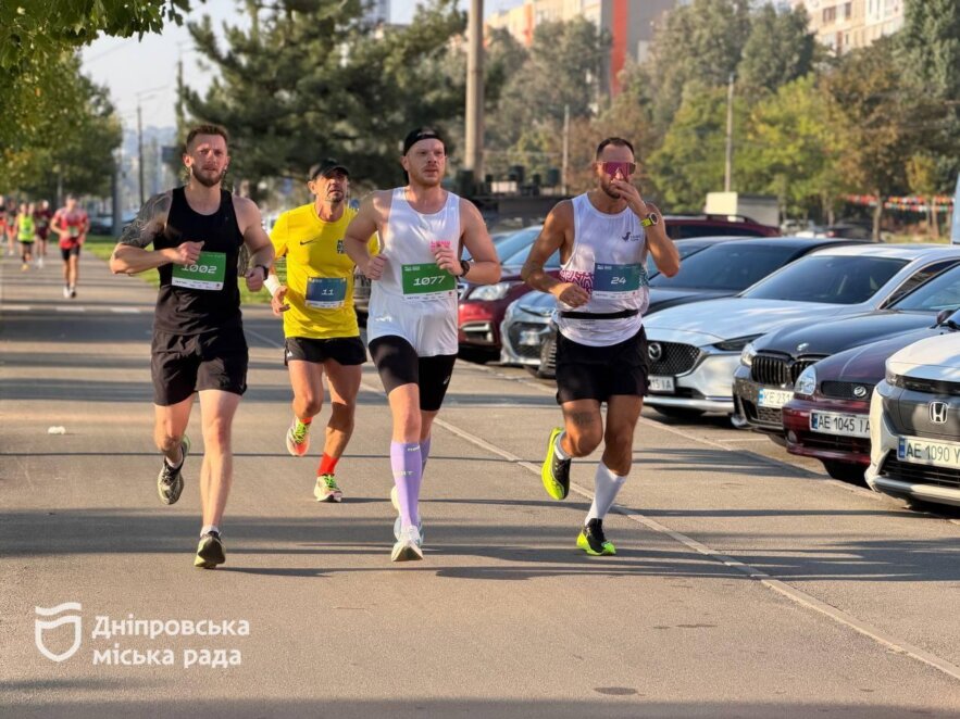 Чотири дистанції, сотні бігунів і ювілейний старт: як пройшов «Дніпро Марафон»