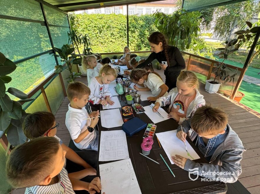 ОФІЦІЙНО                Дніпро майбутнього очима дітей: юні художники до 500-річчя міста створили картини про рідний дім