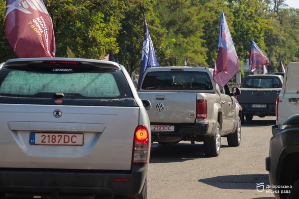 ОФІЦІЙНО                Пікапи для фронту та автопробіг: у Дніпрі до Дня міста підтримали 7-й корпус ДШВ