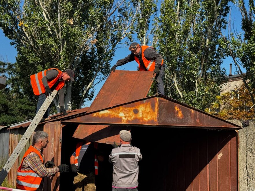 ОФІЦІЙНО                У Дніпрі демонтували незаконний «цар-гараж» по вул. Каштановій