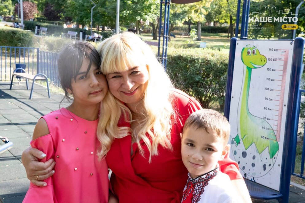 ЕКСКЛЮЗИВ
                                Дітям потрібен дім: як працює система сімейного виховання у Дніпрі