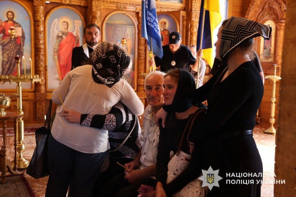 Загинув на Донеччині: у Дніпрі провели в останню путь поліцейського Андрія Кропивного