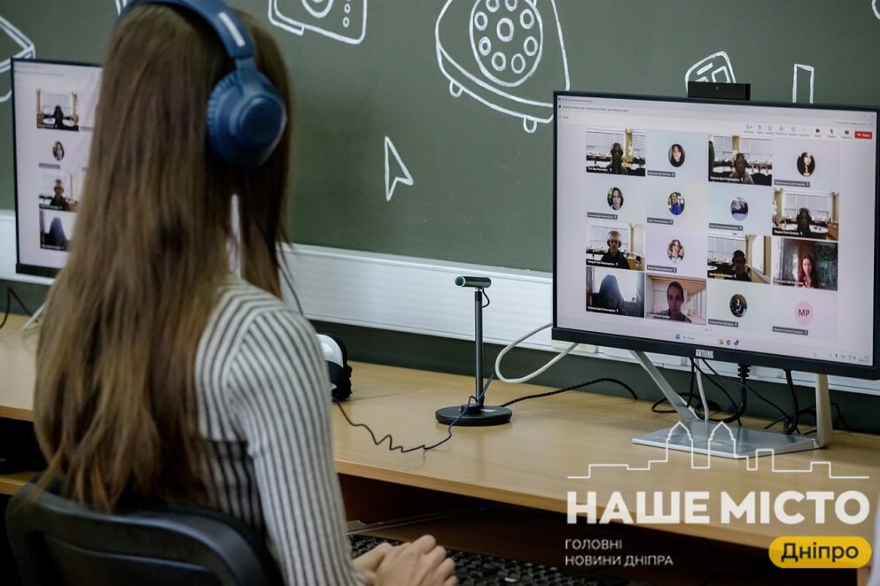 ЕКСКЛЮЗИВ
                                Скільки коштує купити диплом у Дніпрі після заборони реклами