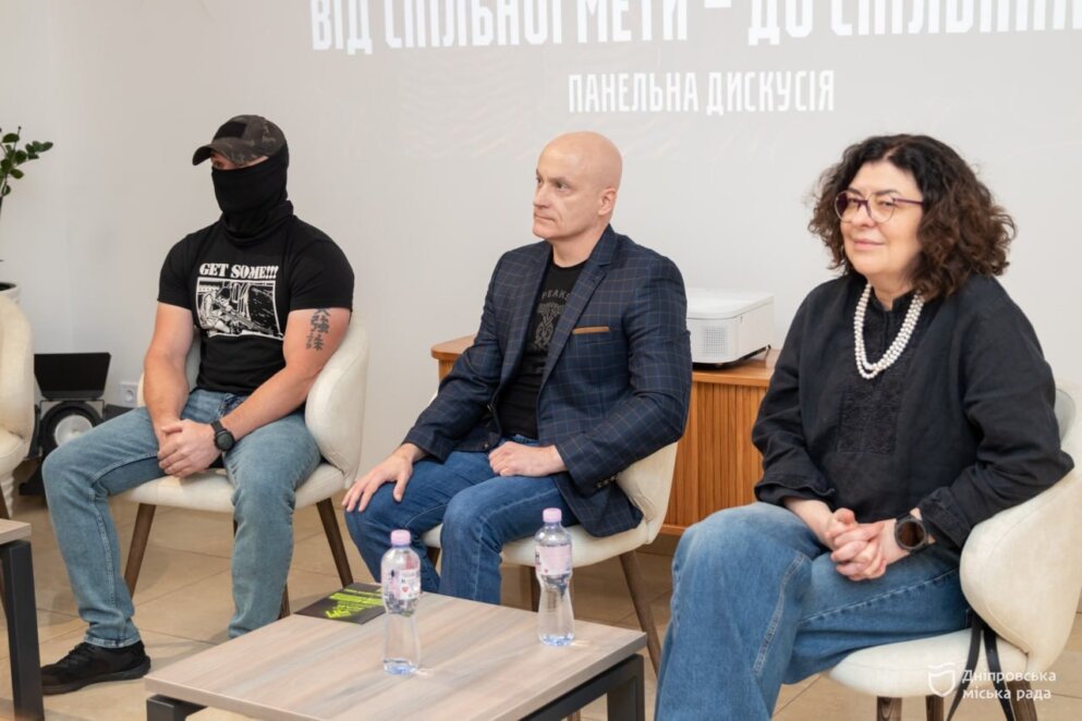 Єдність, підтримка війська та спротив ворогу: у Дніпрі провели панельну дискусію
