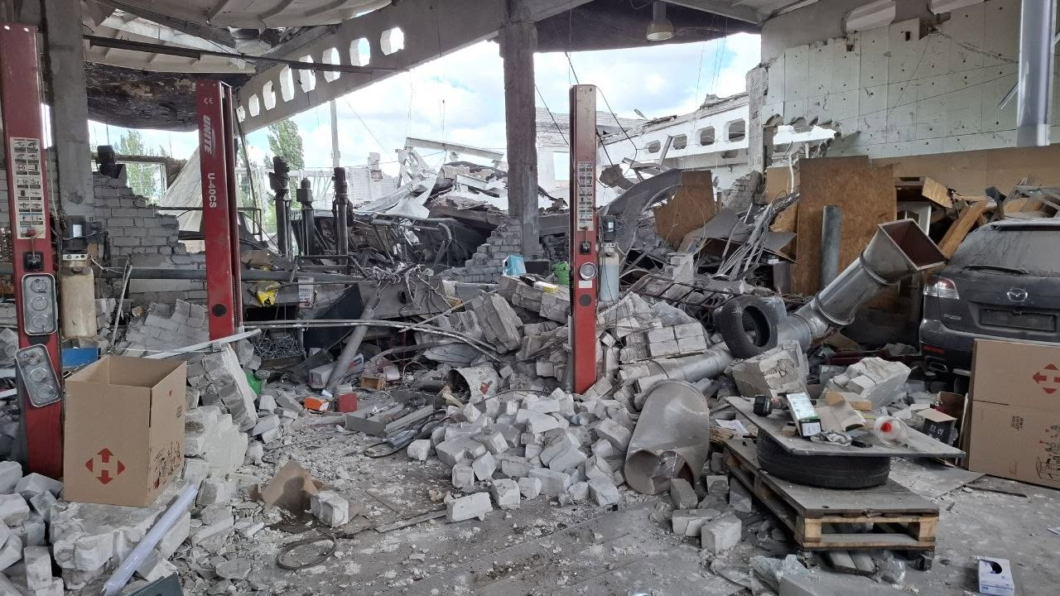 У Дніпрі через ворожий удар 6 вересня пошкоджено АТП та маршрутні автобуси