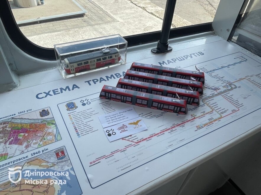 У Дніпрі до Дня міста провели безкоштовні екскурсії на панорамному та ретро-трамваях