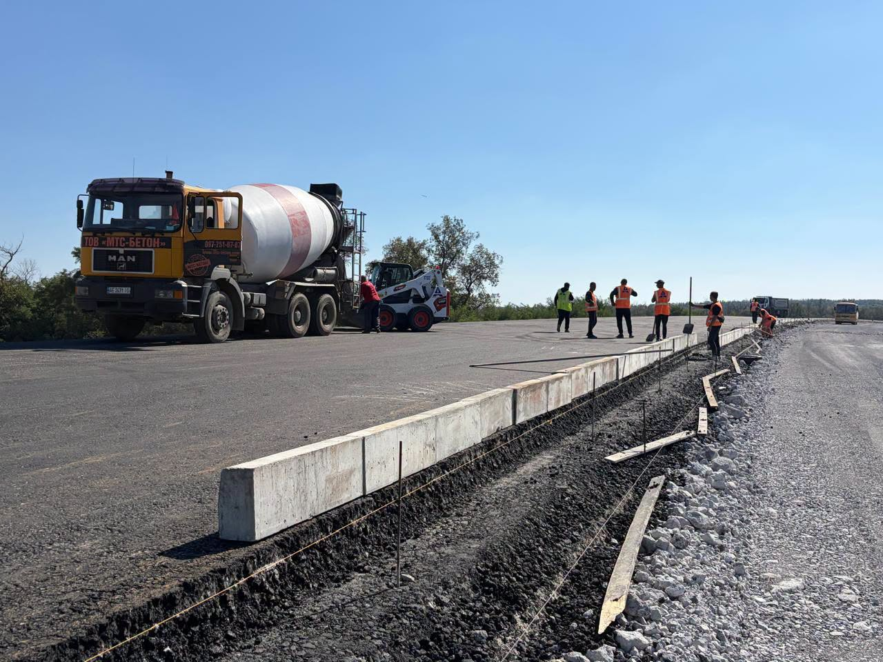 На Дніпропетровщині триває будівництво сучасної чотирисмугової дороги Н-31
