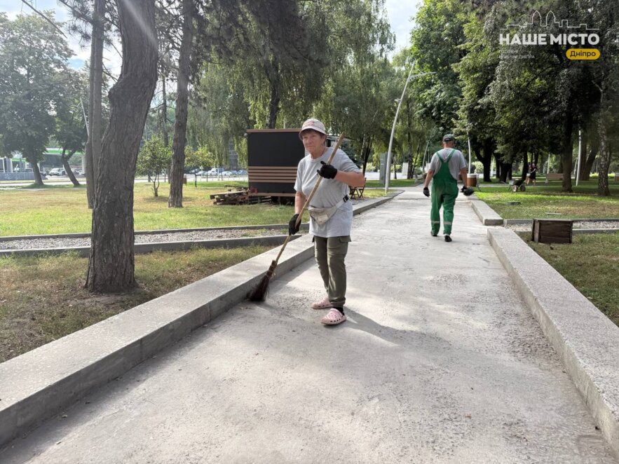 ЕКСКЛЮЗИВ
                                Як у Дніпрі створюють красу і комфорт у парку Писаржевського