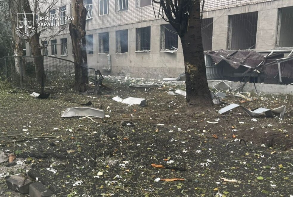 У ДСНС та обласній прокуратурі показали фото наслідків атаки по Дніпру 2 вересня