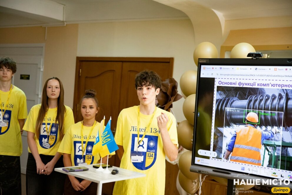 ЕКСКЛЮЗИВ
ОФІЦІЙНО                Від робототехніки до штучного інтелекту: як у дніпровському ліцеї №134 розвивають STEM-освіту
