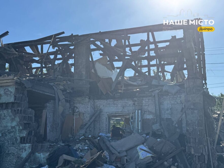 Через нічну атаку в Новокодацькому районі пошкоджено понад 30 приватних будинків
