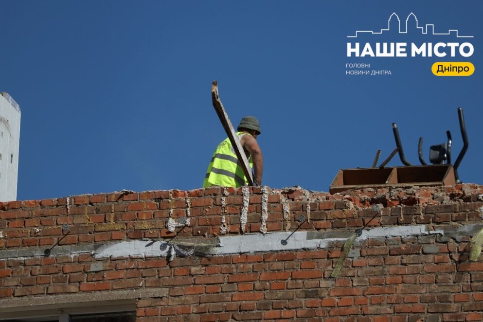 ЕКСКЛЮЗИВ
ОФІЦІЙНО                У Дніпрі розпочали демонтаж аварійних конструкцій у пошкодженому ракетою будинку на вул. Алана Шепарда
