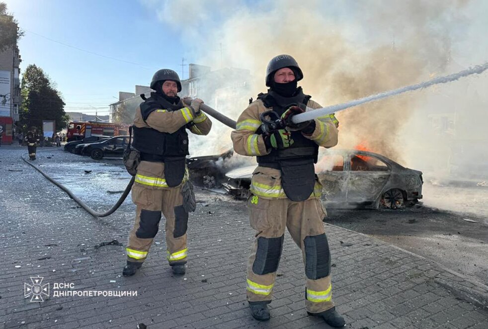 У Павлограді вже 4 загиблих та понад 60 поранених унаслідок удару по ТРЦ