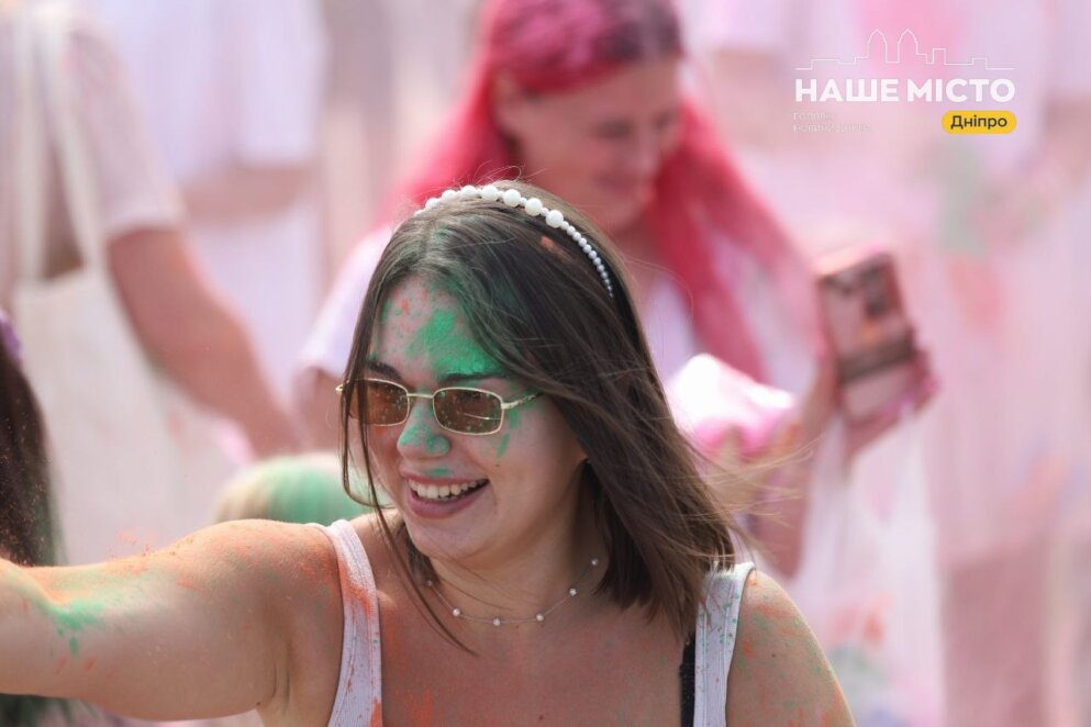 ЕКСКЛЮЗИВ
                                У Дніпрі відбувся Kolir Fest — вперше після початку повномасштабного вторгнення місто знову стало кольоровим