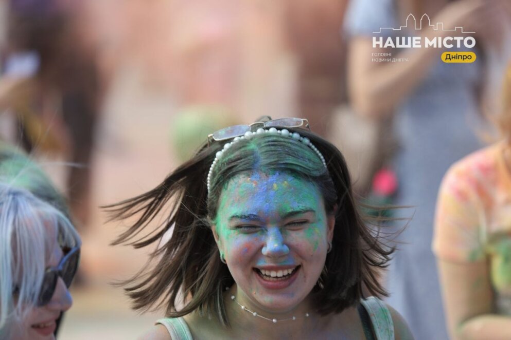 ЕКСКЛЮЗИВ
                                У Дніпрі відбувся Kolir Fest — вперше після початку повномасштабного вторгнення місто знову стало кольоровим