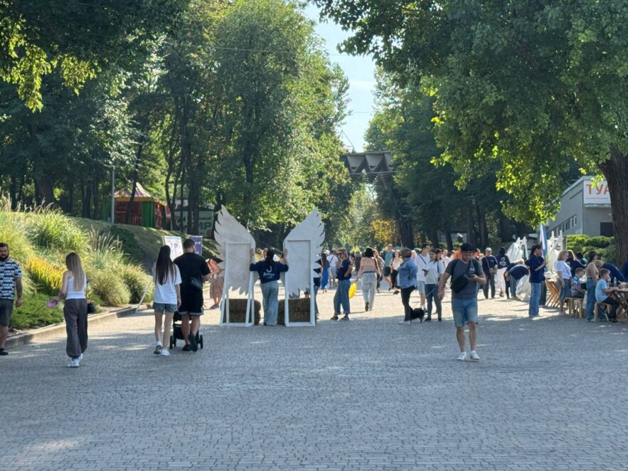 ЕКСКЛЮЗИВ
                                Як у Дніпрі проходить День міста 2026: регата, «Битва хорів», кольоровий фестиваль та тарілки щастя