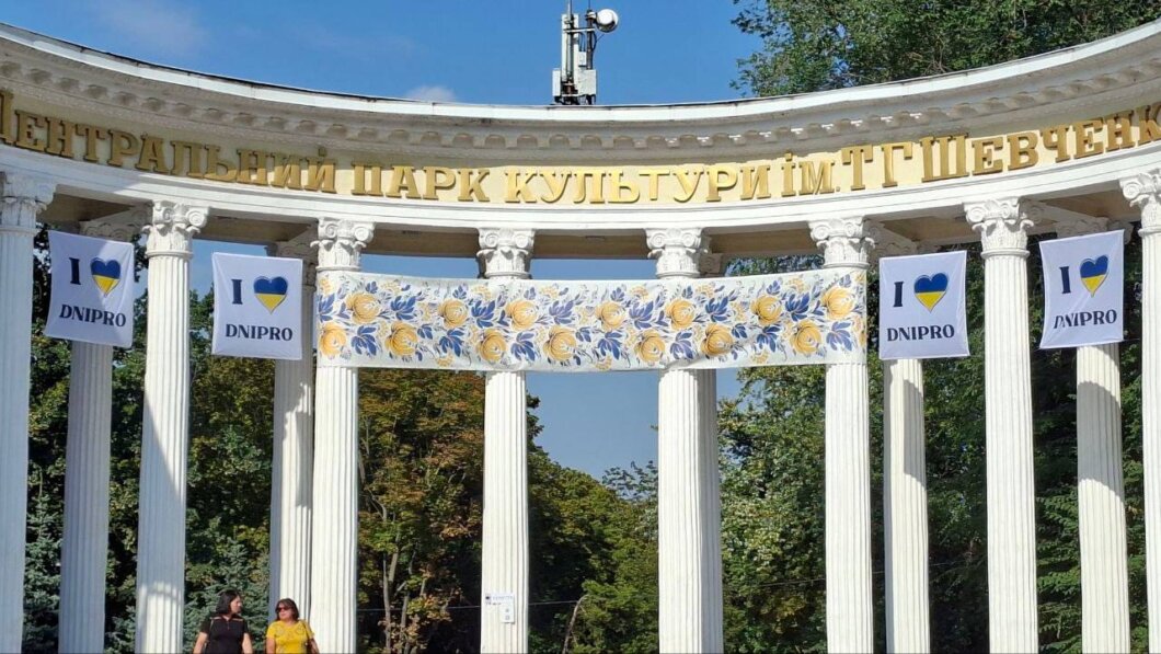 ЕКСКЛЮЗИВ
                                Як у Дніпрі проходить День міста 2026: регата, «Битва хорів», кольоровий фестиваль та тарілки щастя