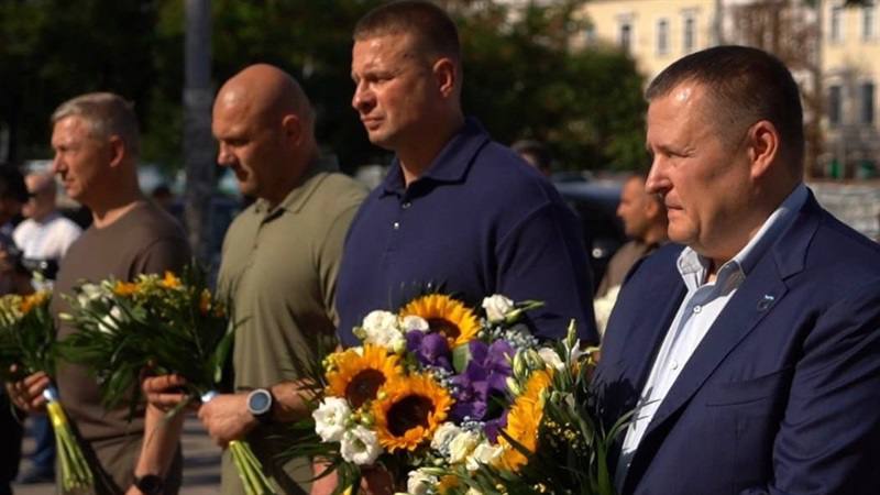 Шана батьку-засновнику сучасного Дніпра та жива козацька історія: у День міста Філатов, Ганжа та почесні гості долучилися до святкувань
