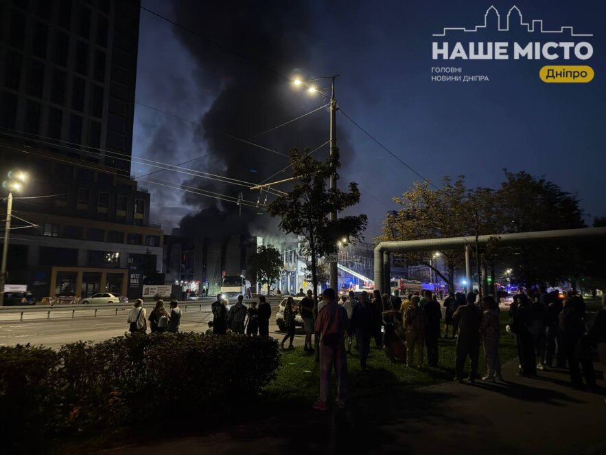 ЕКСКЛЮЗИВ
                                В атакованому ТЦ на Перемозі в Дніпрі обвалилися конструкції: пожежу досі ліквідовують