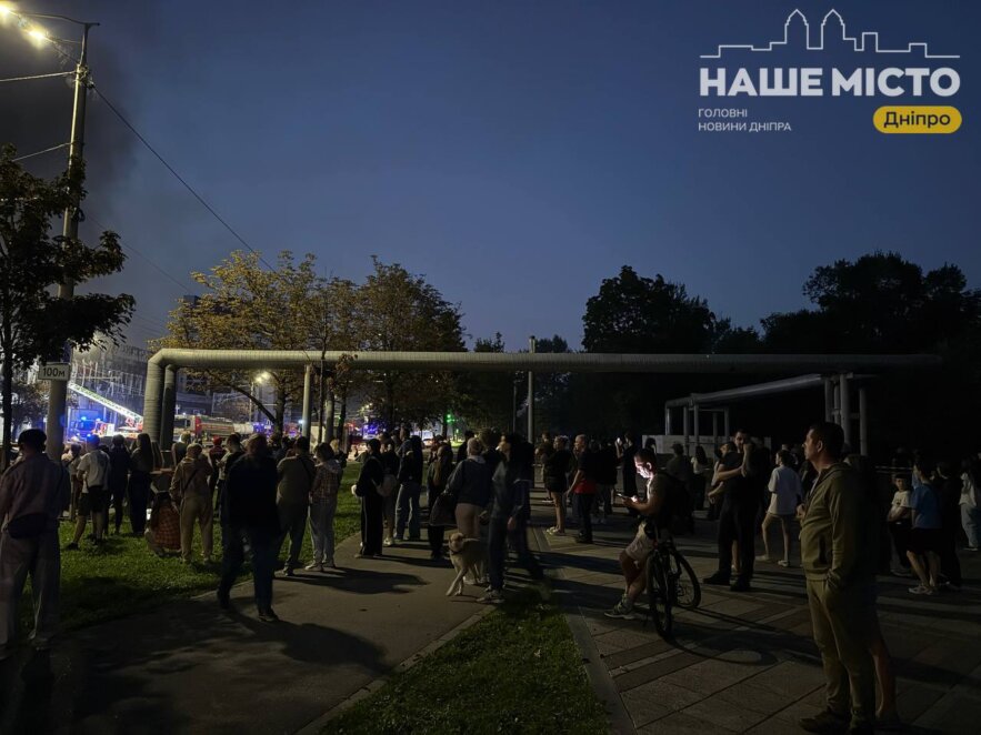 ЕКСКЛЮЗИВ
                                В атакованому ТЦ на Перемозі в Дніпрі обвалилися конструкції: пожежу досі ліквідовують