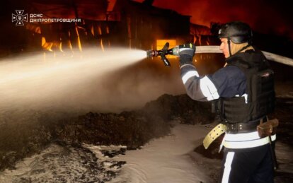 У ДСНС показали фото наслідків ворожих атак на Дніпро та Україну